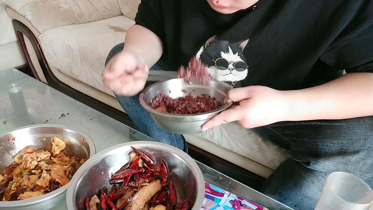 鸡蛋凉粉,煎豆腐蘑菇,三盆吃光